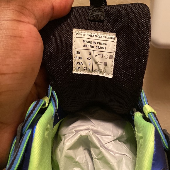 Selling balenciaga brand new never worn before boughtat Saks Fifth avenue. - Picture 4 of 4